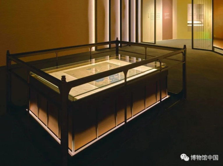 上海博物馆《莲塘乳鸭图》展柜展览现场 上海博物馆《莲塘乳鸭图》展柜展览现场