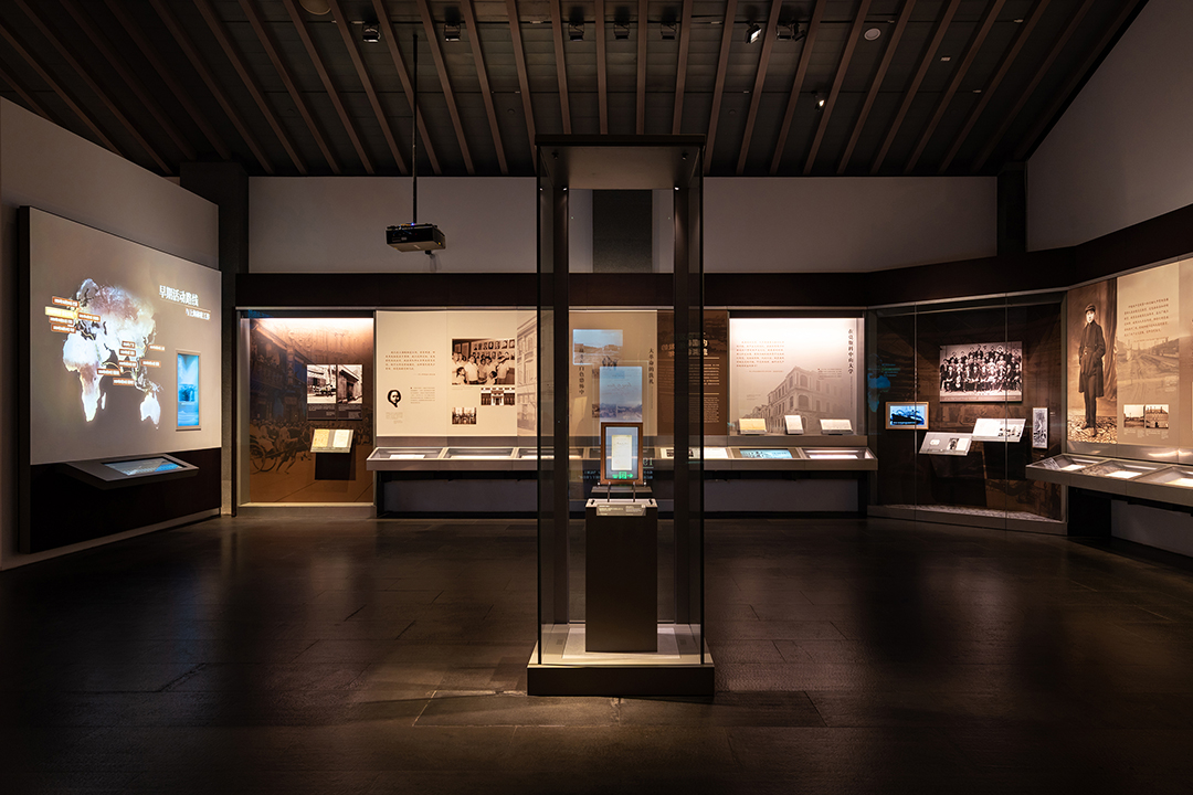 邓小平陈列馆-克里克展柜.jpg 邓小平陈列馆-克里克展柜.jpg
